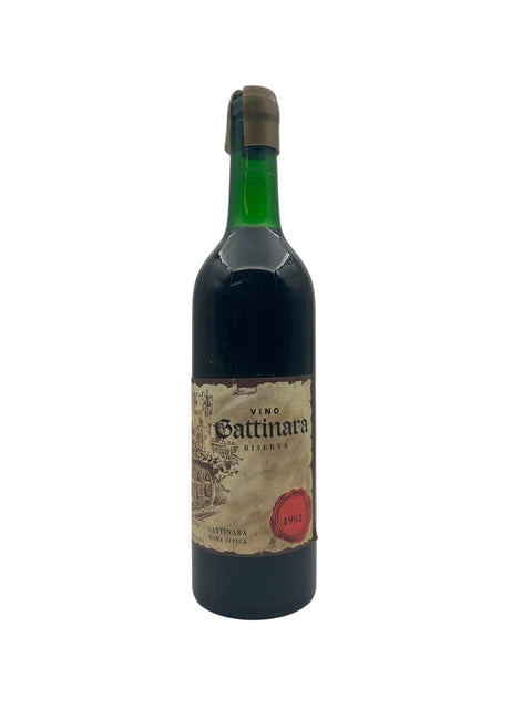 Flaske af Gattinara Riserva 1962 med etiket