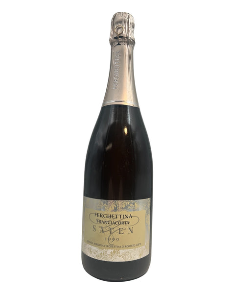 Flaske af Franciacorta Ferghettina 1999 mousserende vin med elegant etikette