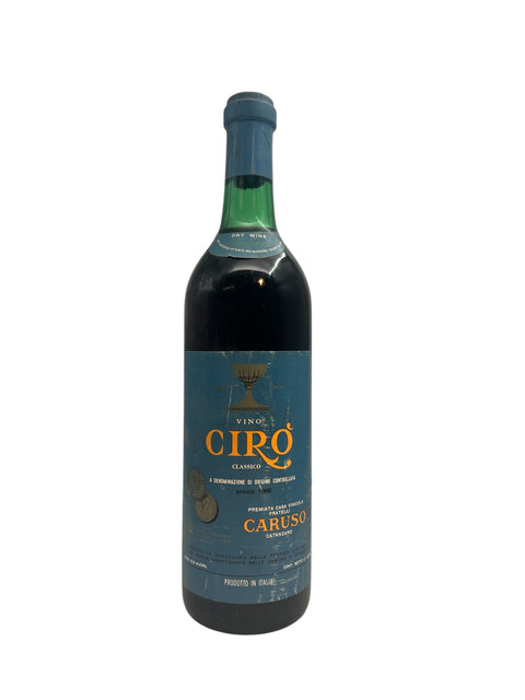 Flaske af Cirò Classico Fratelli Caruso 1968 med blå etiket