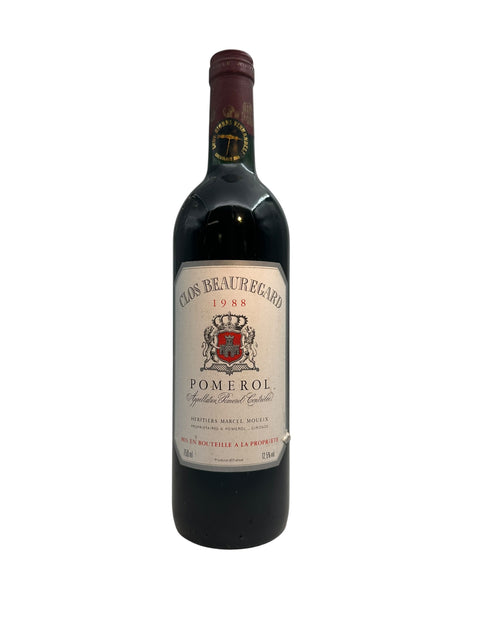 Flaske af Pomerol rødvin fra 1988 af producenten Heritiers Marcel Moueix