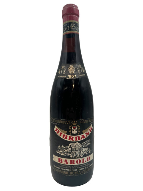 Flaske af Barolo Giordano 1967 med etiketdetaljer