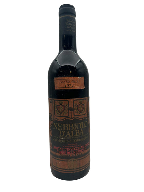 Flaske af Nebbiolo d'Alba Cantine d'Invecchiamento 1974